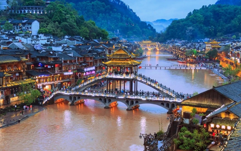 PHƯỢNG HOÀNG CỔ TRẤN - TRƯƠNG GIA GIỚI